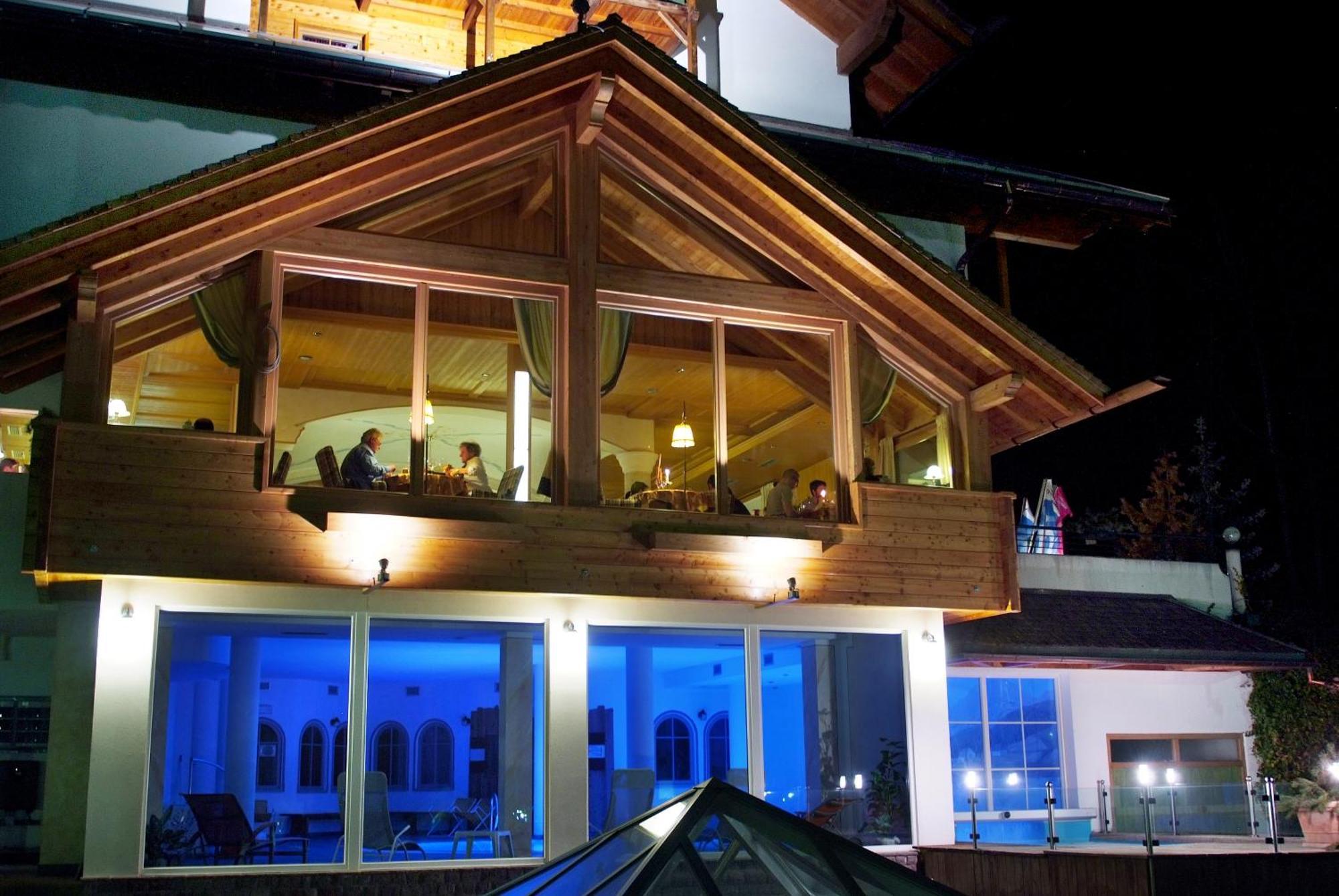 Berghotel Miramonti Tesero Luaran gambar