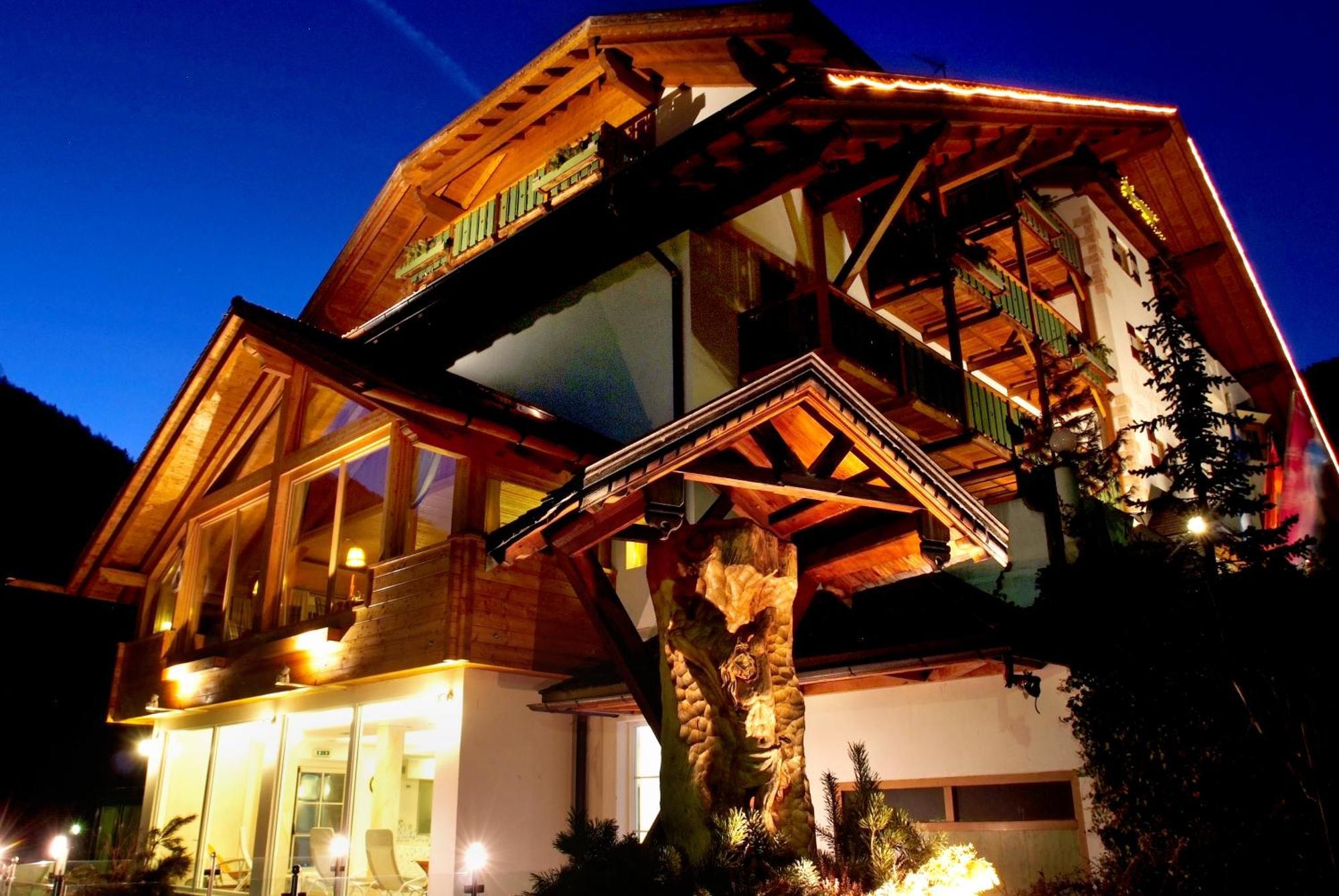 Berghotel Miramonti Tesero Luaran gambar